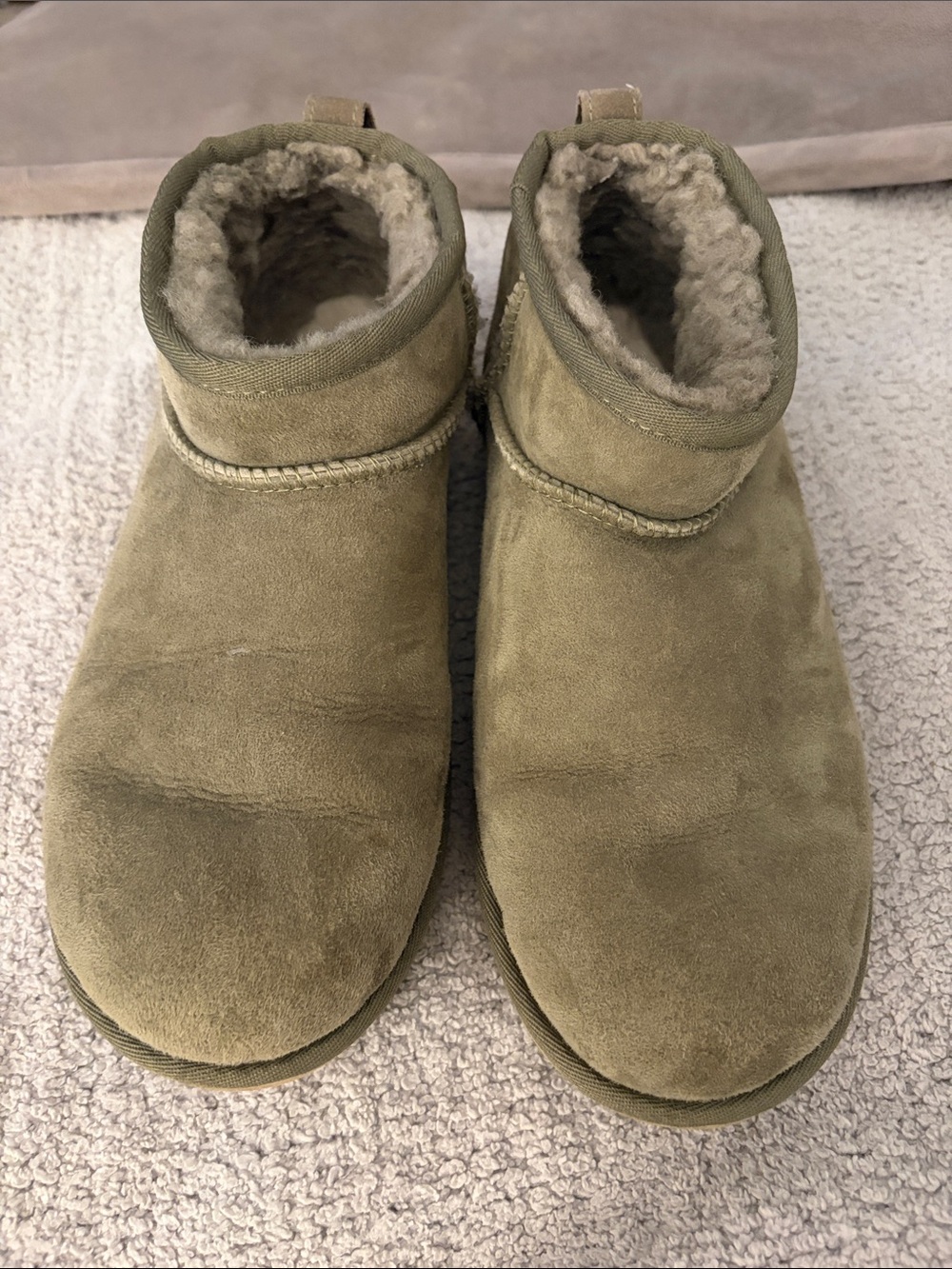 Ugg Boot - Picture 2 of 6